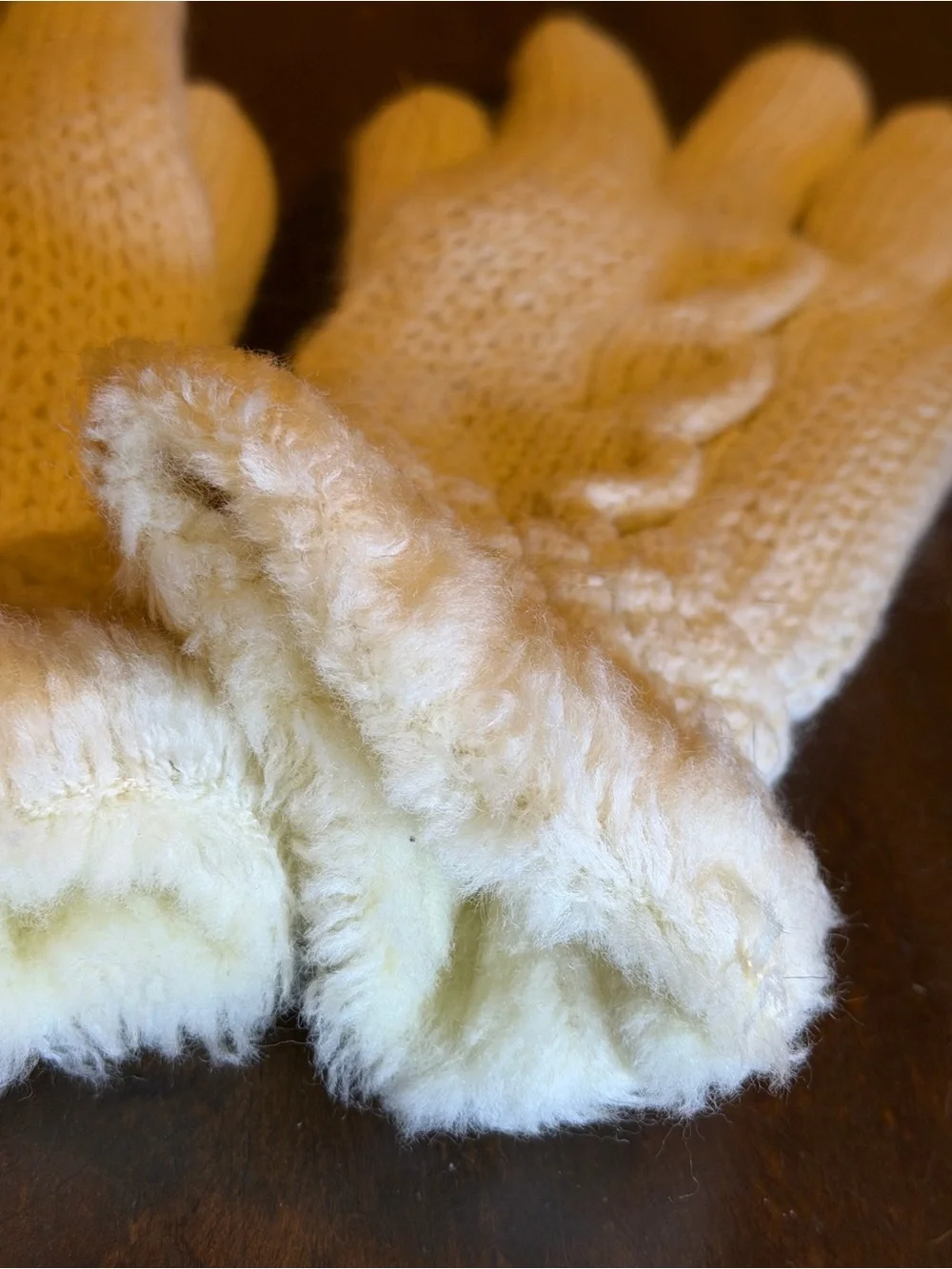 Women’s Cream Cable Knit Faux Fur Lined Gloves
